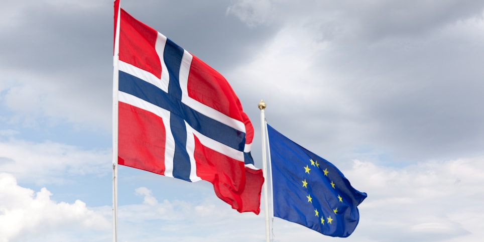 Norsk flagg og EU-flagg