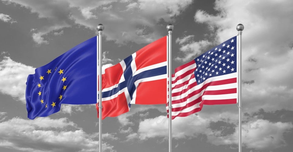 Det amerikanske og norske flagget med EU-flagget